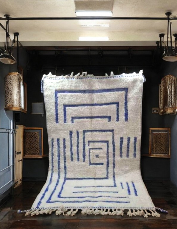 Moroccan-rug-luxury-design-white-blue-lines