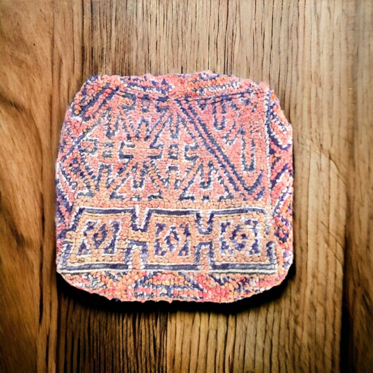 Housse de pouf marocain vintage en tapis berbère recyclé vieux rose et bleu