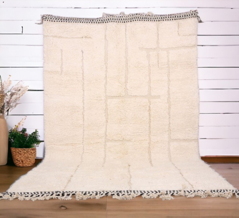 Tapis-berbere-blanc-ecru-motif-creux-carre