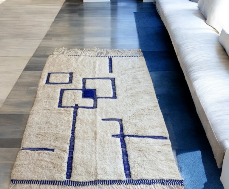 tapis-berbere-design-maroc-bleu-blanc