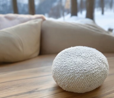 Pouf galet en laine blanc