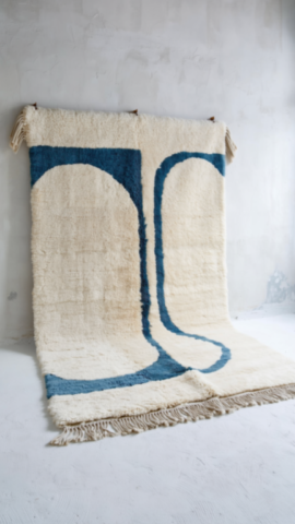 701C-Tapis-BeniOuarain-blanc-motif-bleu-2