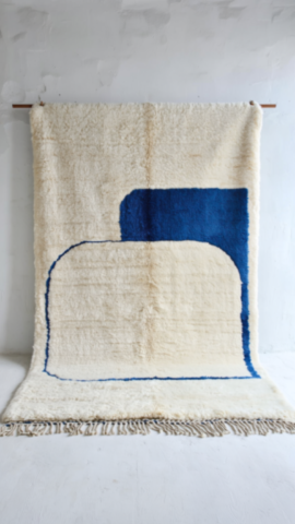 706C-Tapis-BeniOuarain-blanc-motif-bleu-5