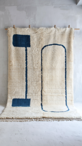 707C-Tapis-BeniOuarain-blanc-motif-bleu-7