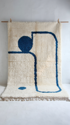 710C-Tapis-BeniOuarain-blanc-motif-bleu-10