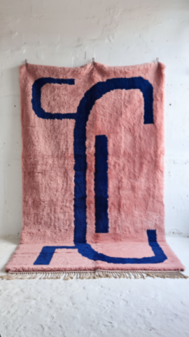 tapis-berbere-rose-motifs-bleus-11 tapis-berbere-rose-motifs-bleus-11