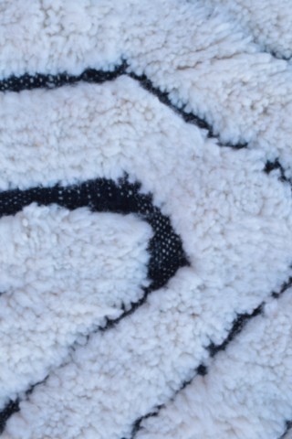 Tapis-blanc-noir-laine