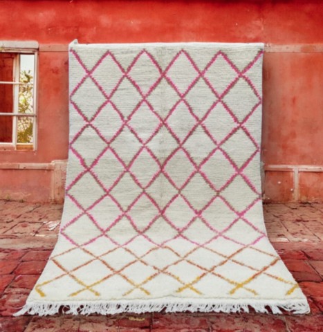 tapis-elegant-design-berbere-maroc-rose-jaune-losanges