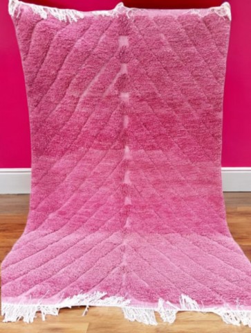 Tapis-marocain-contemporain-rose